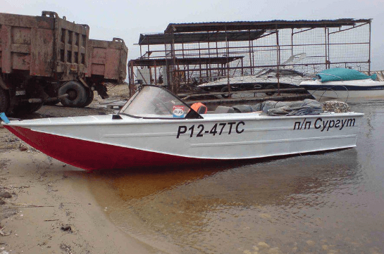 Моторная лодка Днепр